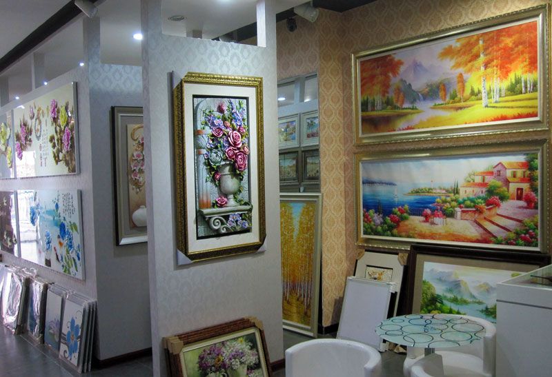 迁安家必洁二楼福雕家饰装饰画展厅整体实拍3.jpg