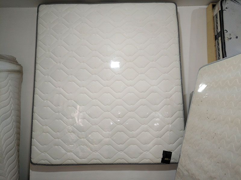 迁安宏亮床垫厂-席梦思床垫实拍2-可以加乳胶-可以加棕垫.jpg